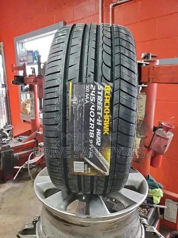 245/40 ZR18 Black Hawk Tyre 97Y - main view