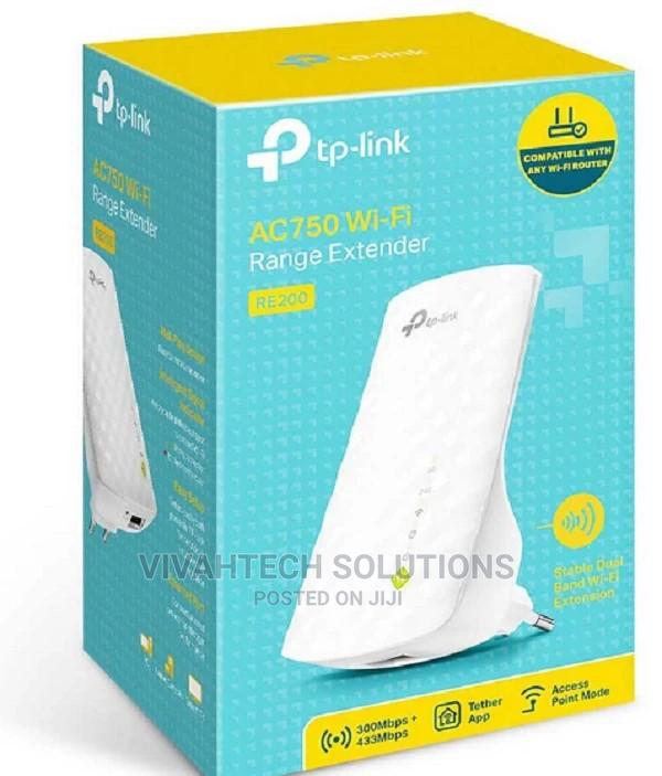 Tp Link Range Extender TL-RE200 - main view