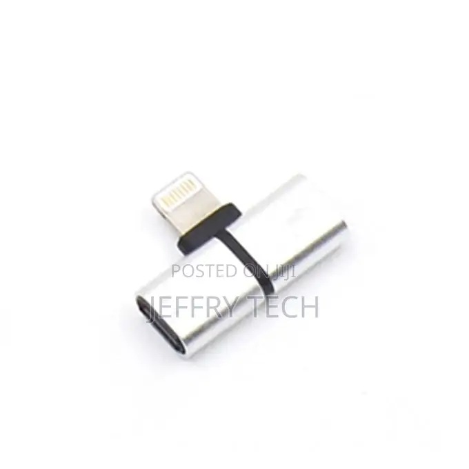 A 2 in 1 Earphone Converter Adapter for Apple Audio Charge S