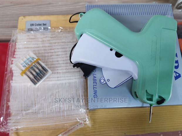 Tagging Gun + 1000 Sticks + 5 Spare Needles - main view