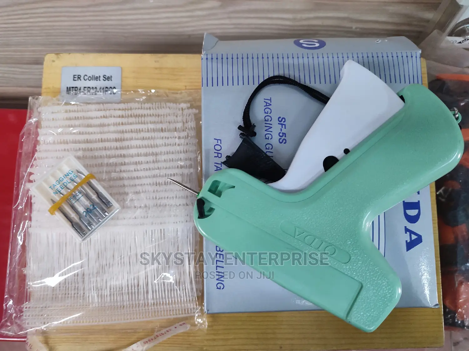 Tagging Gun + 1000 Sticks + 5 Spare Needles
