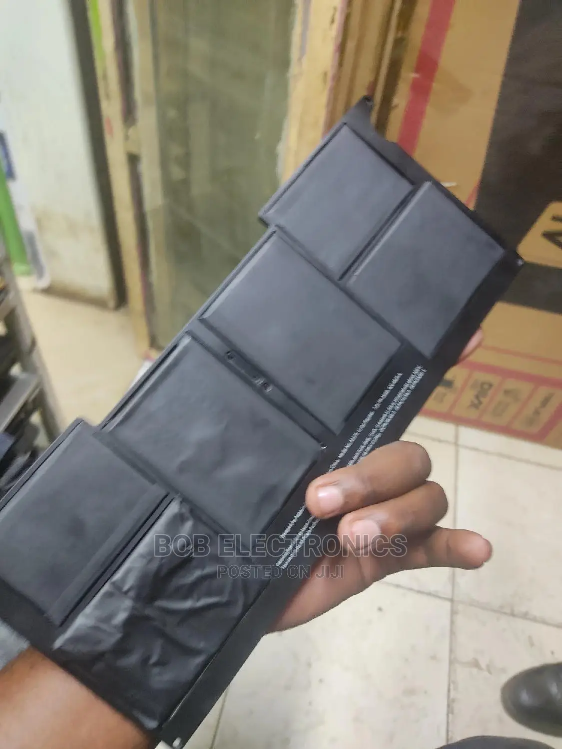 Mackbook Batteries at Offer (Original One)