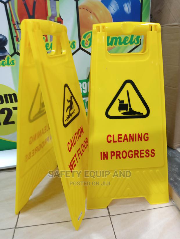 Caution Wet Floor Boards-Printable - main view