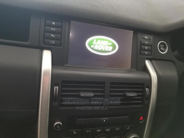 Land Rover Discovery 2014 Silver - thumbnail 12