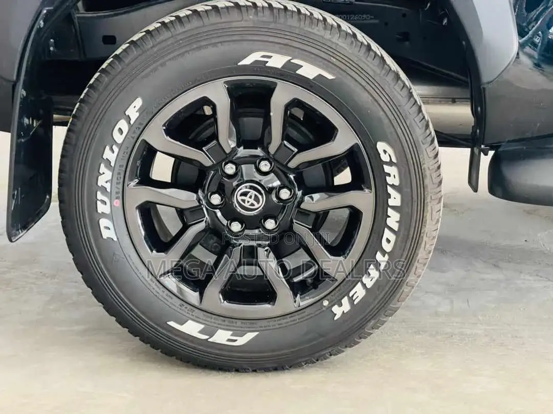 New Toyota Hilux 2021 Gray