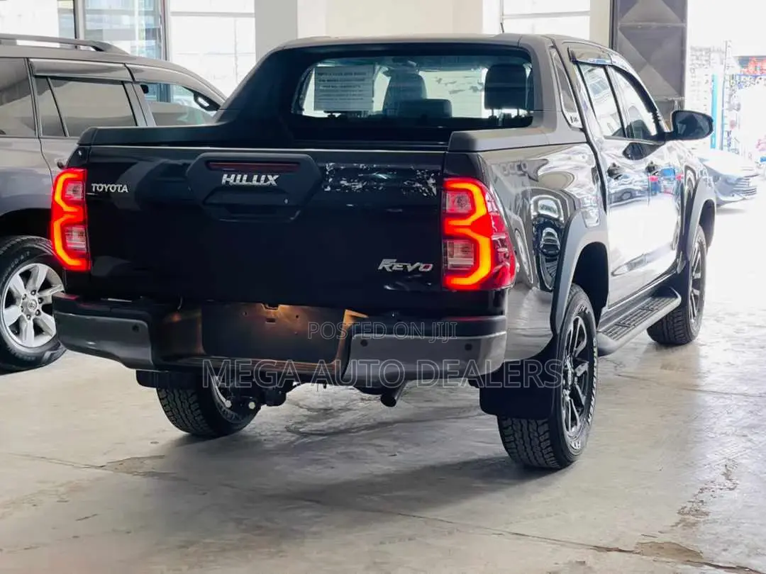 New Toyota Hilux 2021 Gray