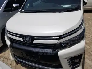 Toyota Voxy 2014 SV Premium White