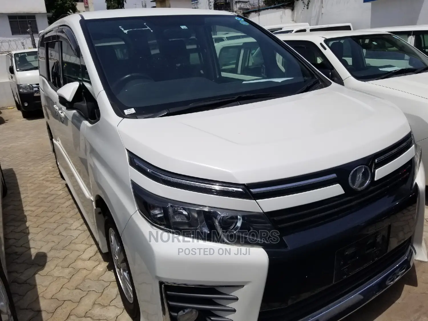 Toyota Voxy 2014 SV Premium White