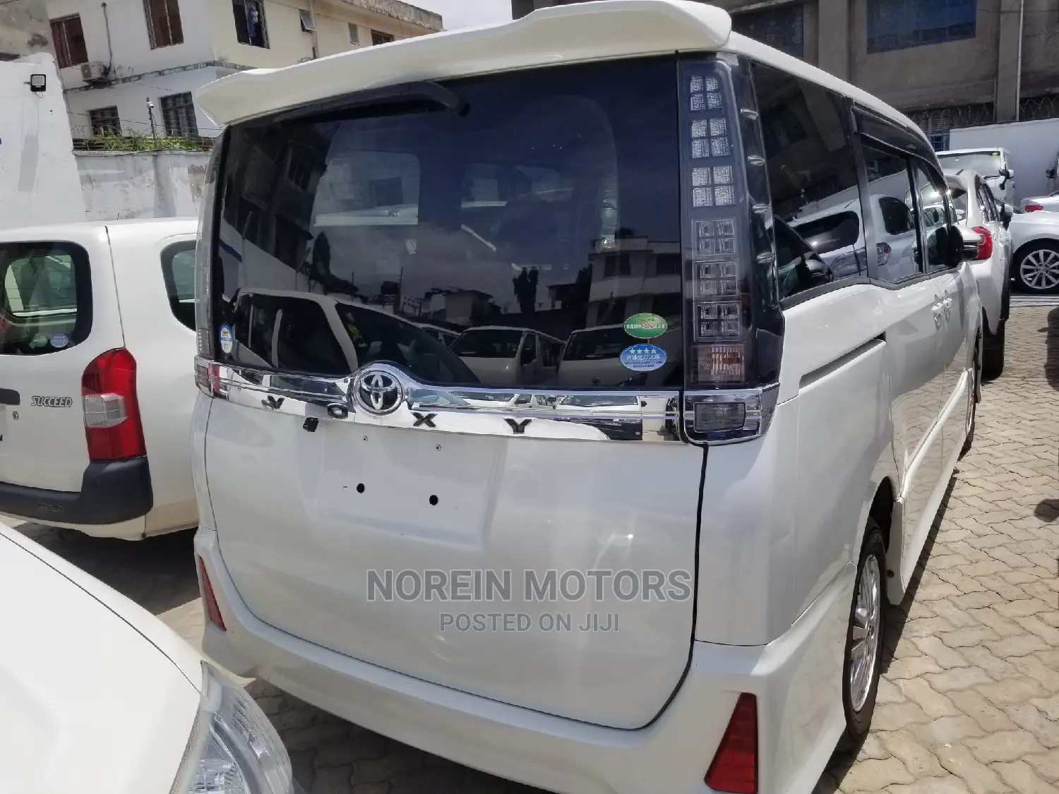 Toyota Voxy 2014 SV Premium White