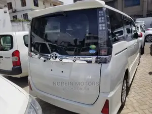 Toyota Voxy 2014 SV Premium White