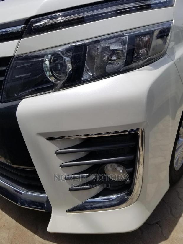 Toyota Voxy 2014 SV Premium White - thumbnail 3