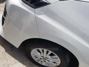 Toyota Voxy 2014 SV Premium White