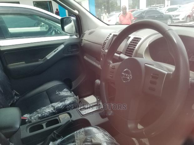 Nissan Navara 2014 Gray - thumbnail 3