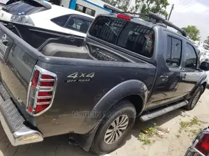 Nissan Navara 2014 Gray