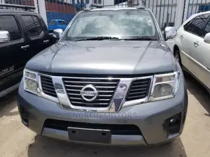 Nissan Navara 2014 Gray