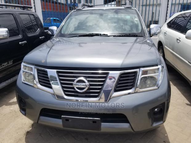 Nissan Navara 2014 Gray - thumbnail 2