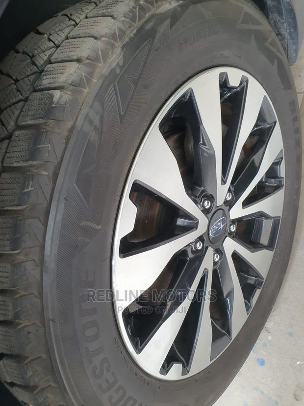 Subaru Outback 2016 Silver - thumbnail 2