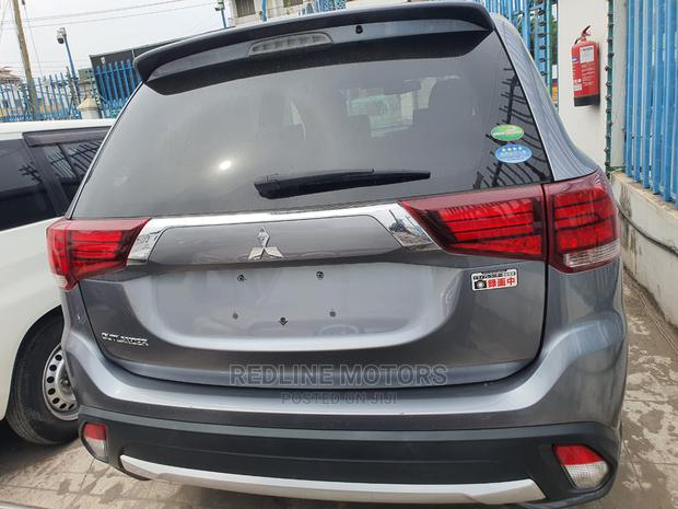 Mitsubishi Outlander 2017 Silver - thumbnail 5