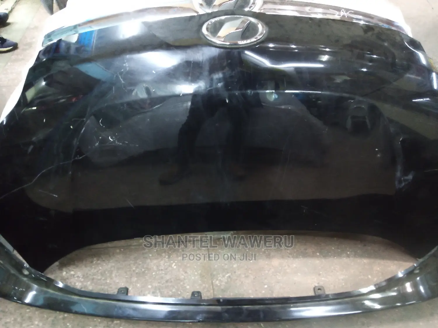 Voxy 2012 Bonnet