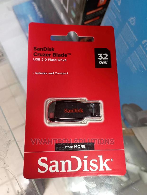 Sandisk 32GB Flash Drive - main view