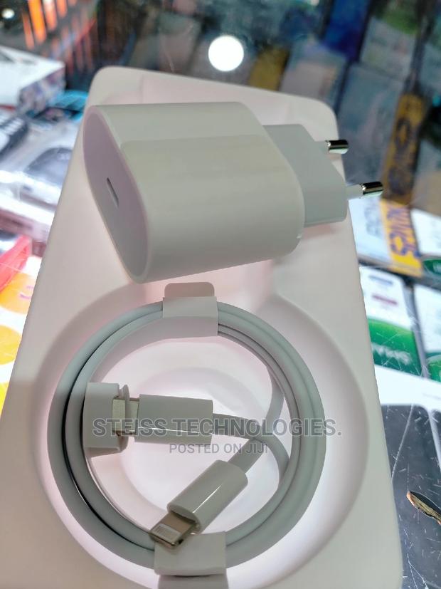 iPhone 13pro Max Charger - main view