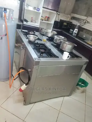 Gas Cooker With Cabinet