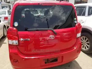 Toyota Porte 2015 Red