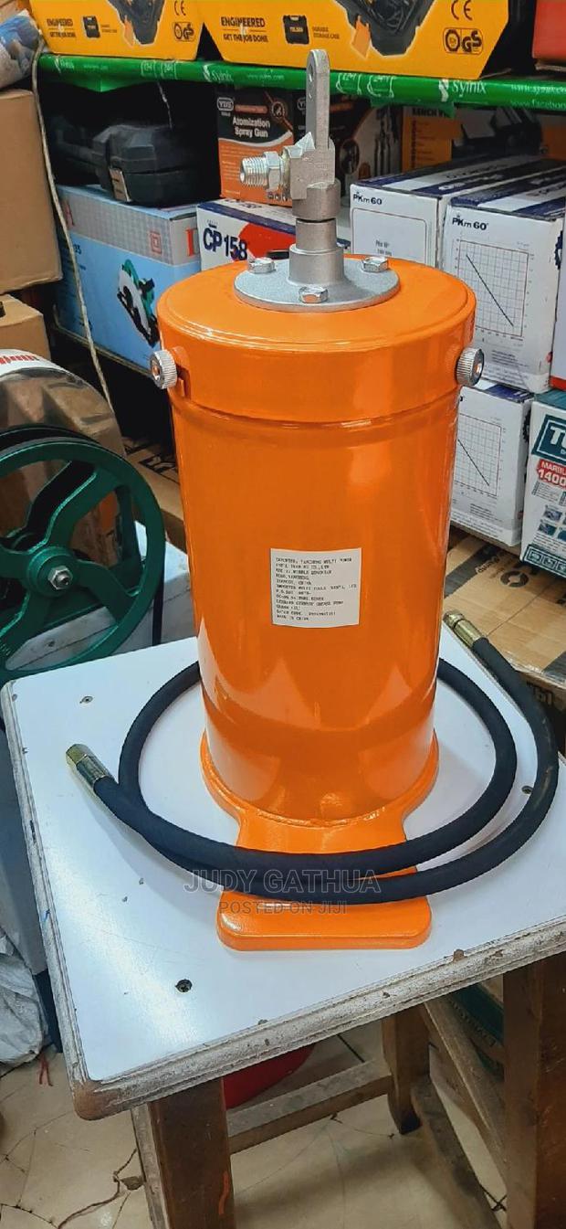 Manual Grease Gun - main view