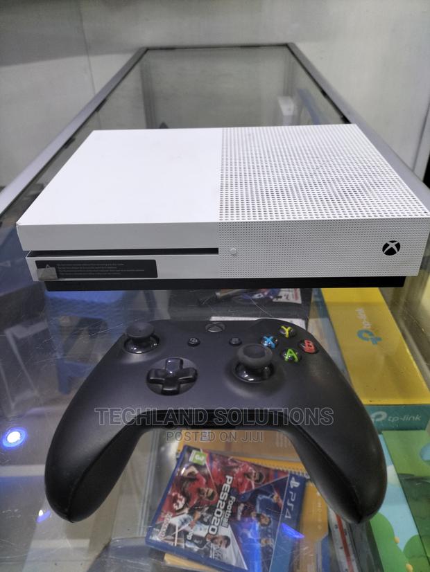 WHITE Xbox One S - main view