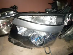 Voxy 2010, Headlight