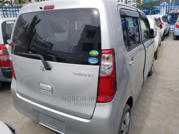 Suzuki Wagon 2015 Silver - thumbnail 3