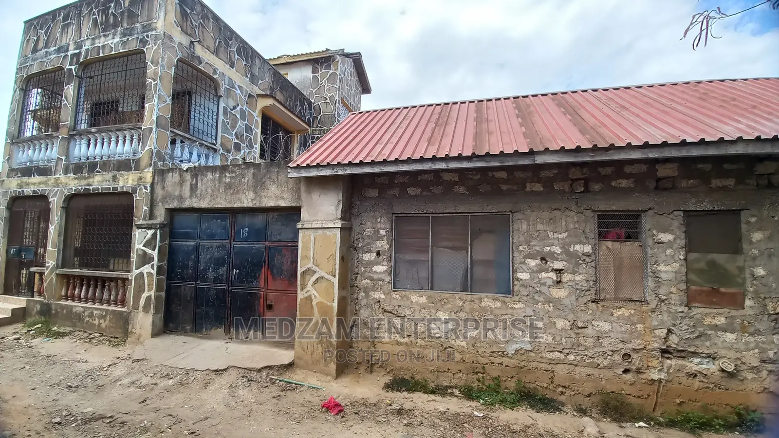 9bdrm Maisonette in Ziwa la Ngombe for sale