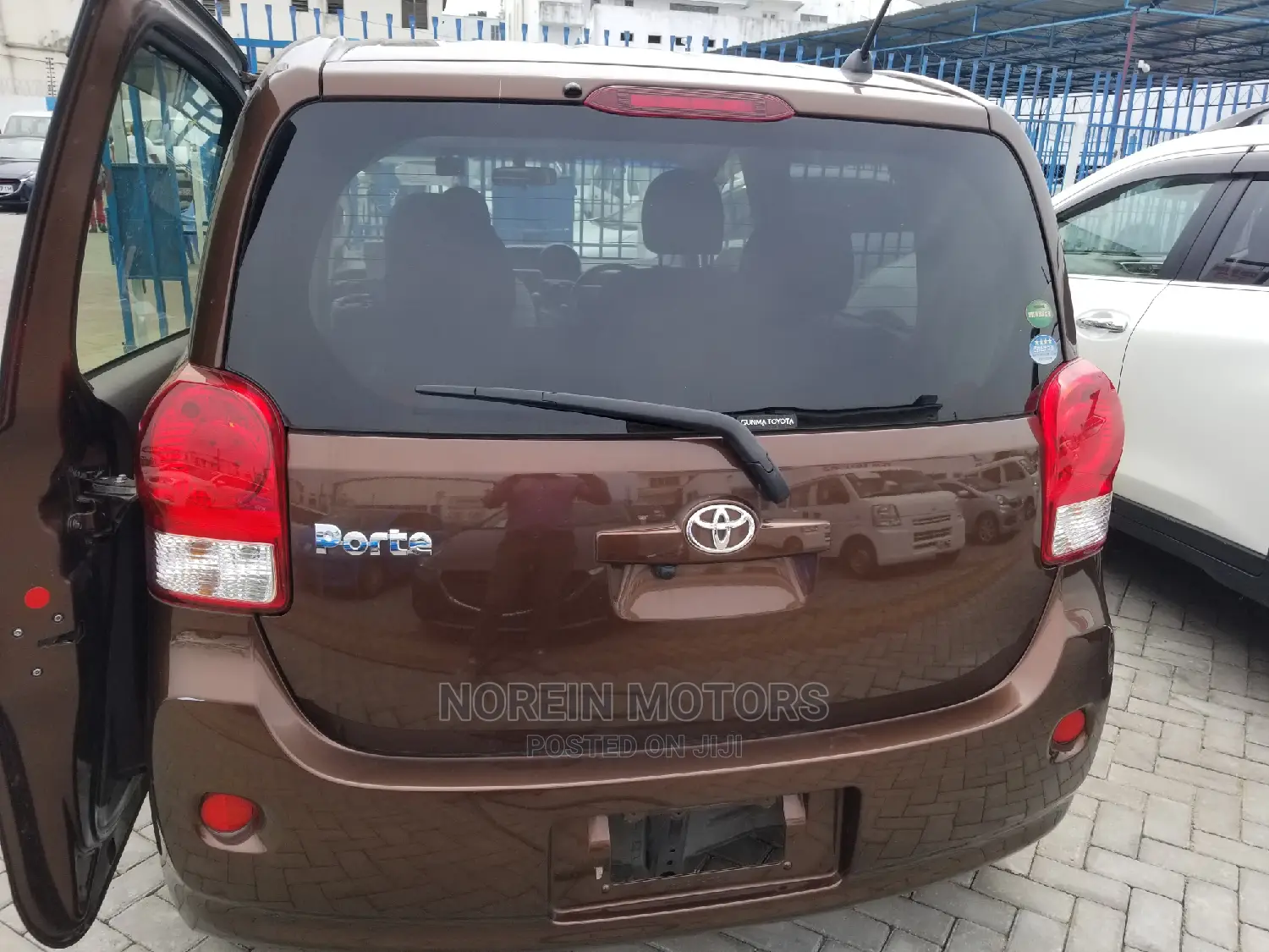 Toyota Porte 2015 Brown