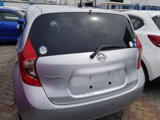 Nissan Note 2014 SV Premium Silver - thumbnail 4
