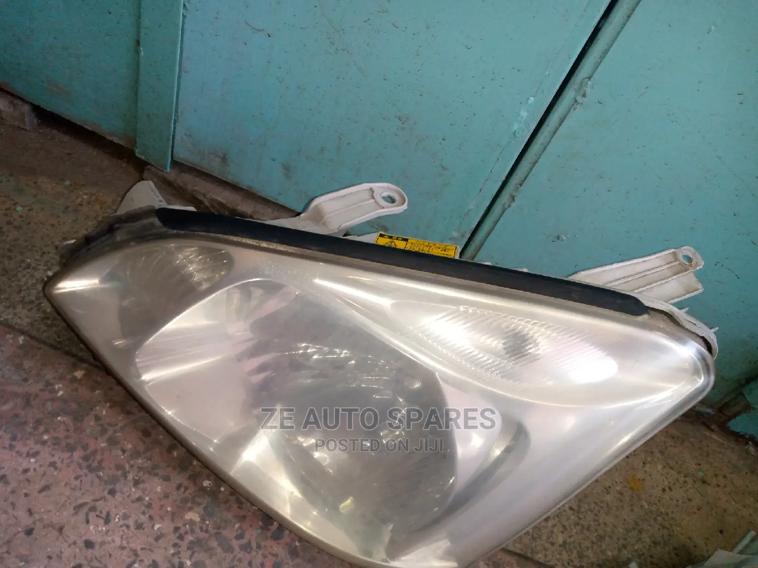 Premio 240 05 Very Clean Headlight