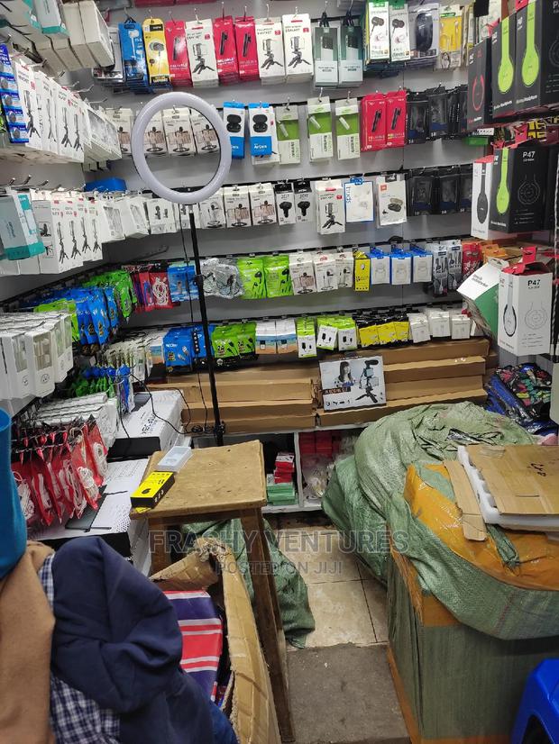 Ring Light With Tripod - main view