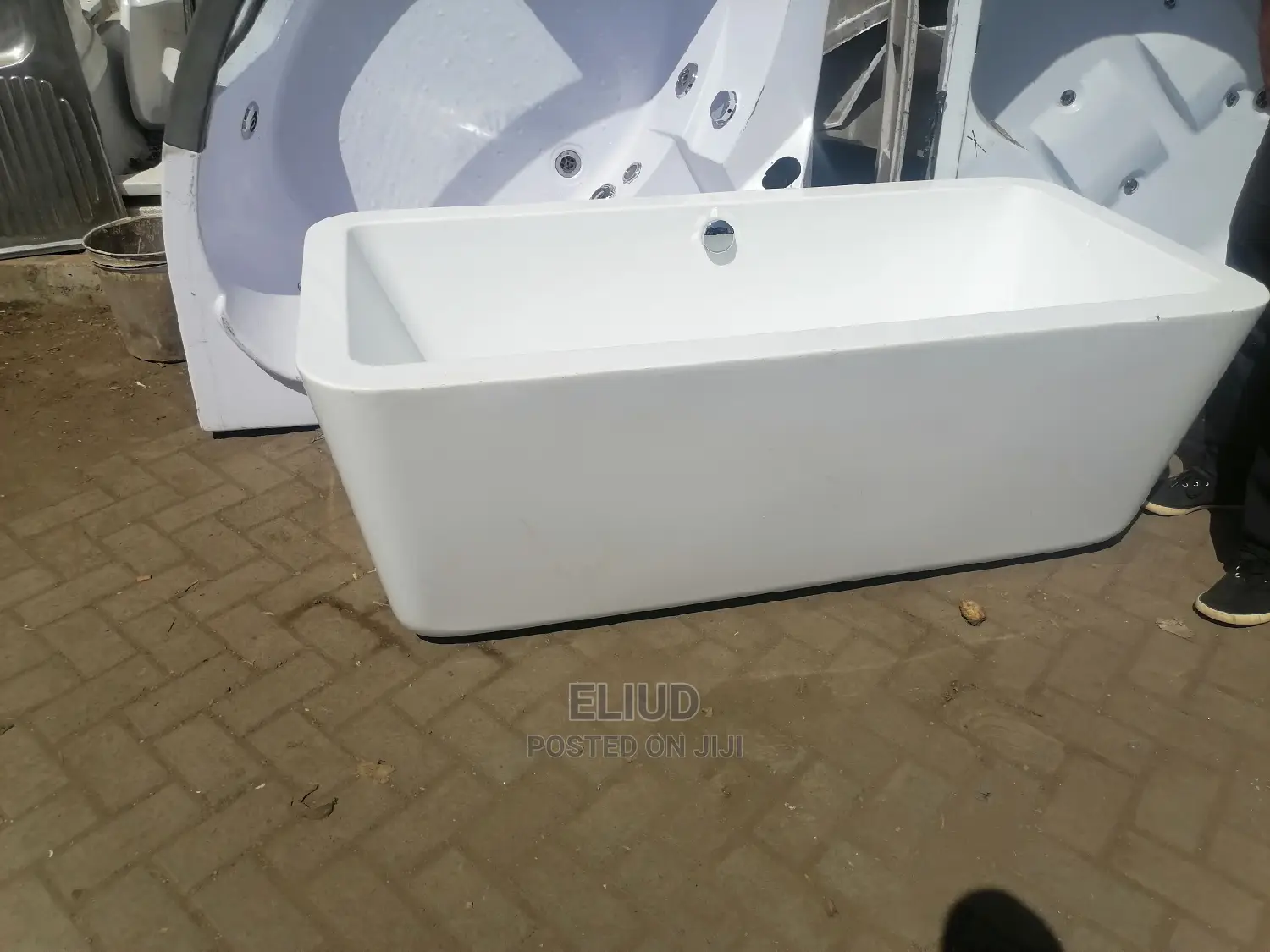 Free Stading Bathtubs Milky White