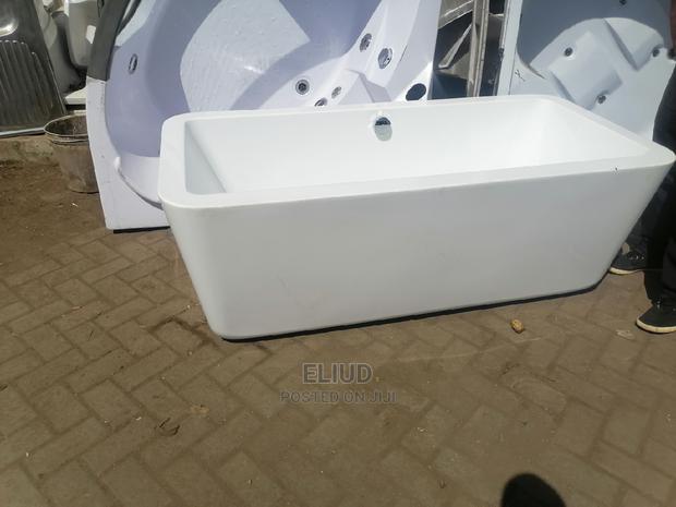 Free Stading Bathtubs Milky White