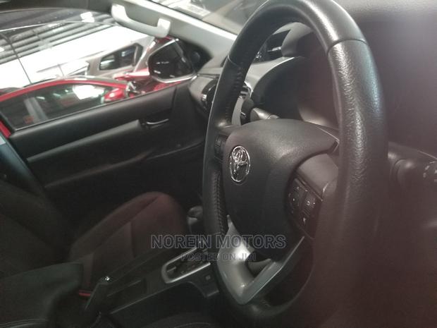 Toyota Hilux 2016 Red - thumbnail 13