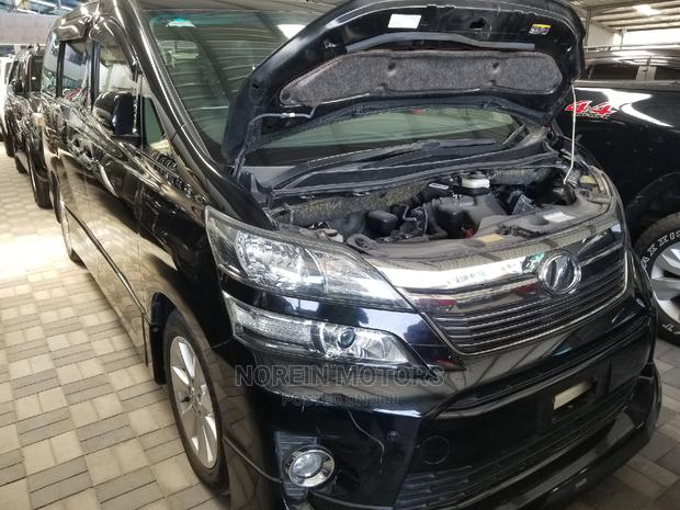Toyota Vellfire 2014 Green