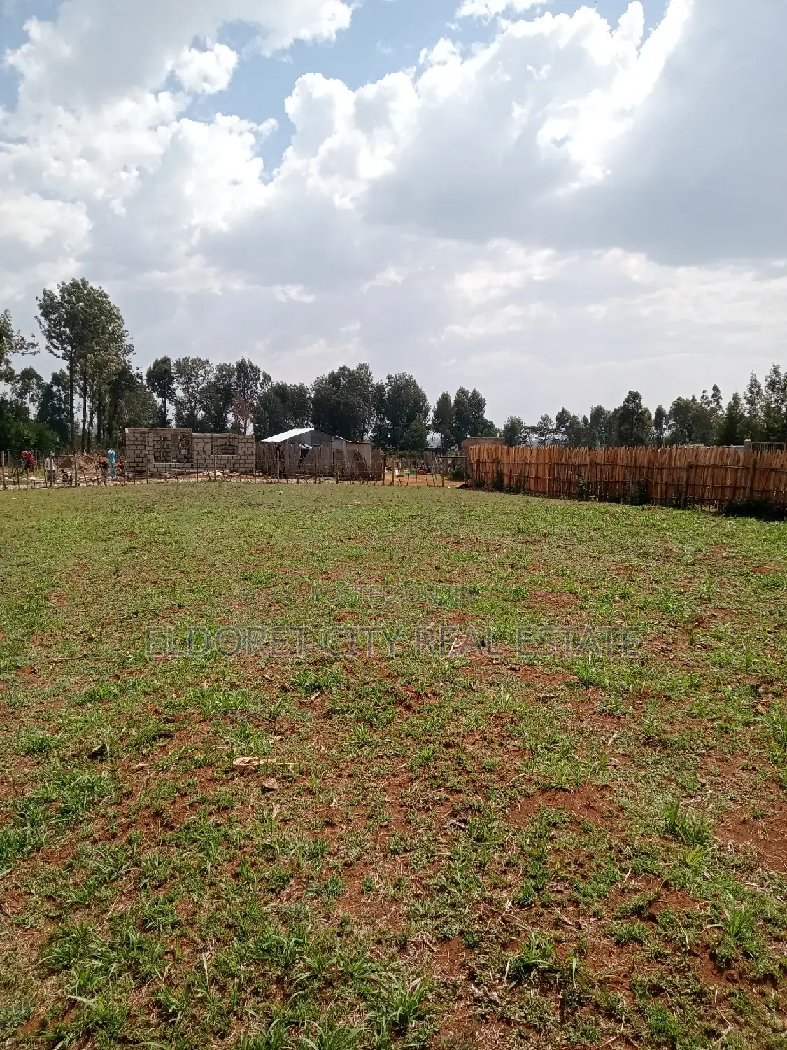 1/4 Plot Outspan Good for Residential