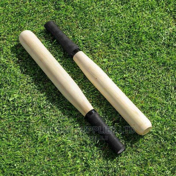 A Pair of Junior Rounders Bat (14 Inch)