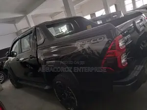 Toyota Hilux SR5 HI-RIDER 2015 Black