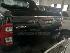 Toyota Hilux SR5 HI-RIDER 2015 Black
