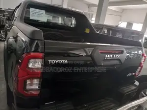 Toyota Hilux SR5 HI-RIDER 2015 Black