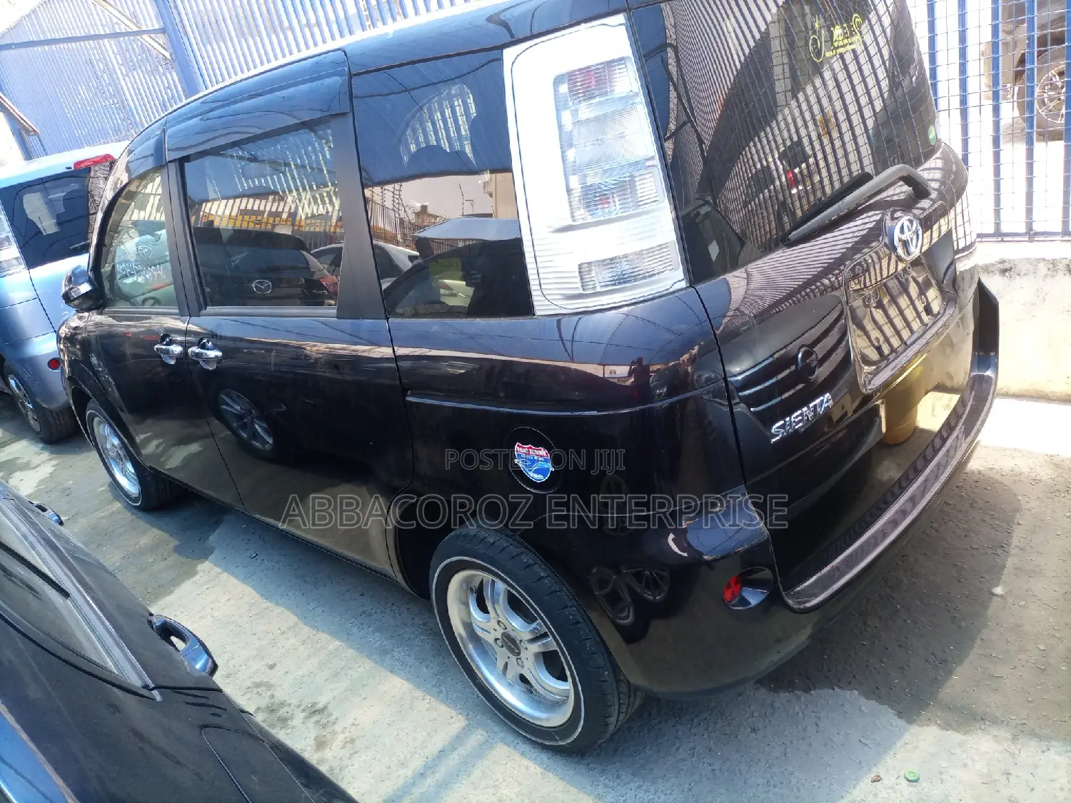 Toyota Sienta 2014 1.5 AWD Black