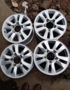 17 Inch V8 Rims Set