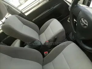 Toyota Axio 1.5 Hybrid 2WD 2014 Silver