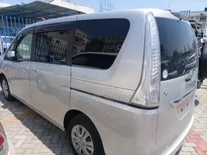 Nissan Serena 2014 Silver