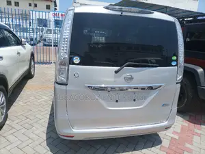 Nissan Serena 2014 Silver